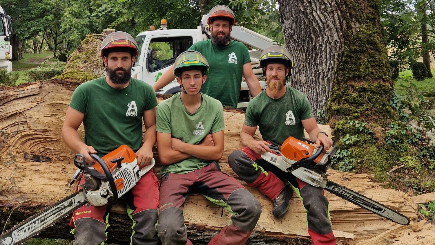 Équipe d'élagueurs Arbres Services Occitanie dans le Tarn